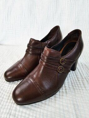 Clarks Artisan Brown Leather Double Buckle Heeled Shootie - Women's 8